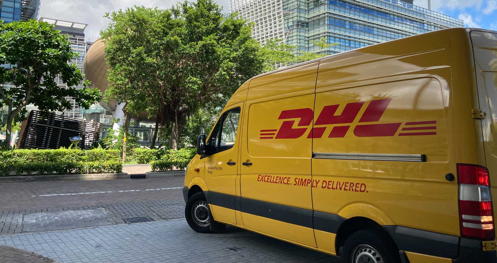 DHL late delivery refund